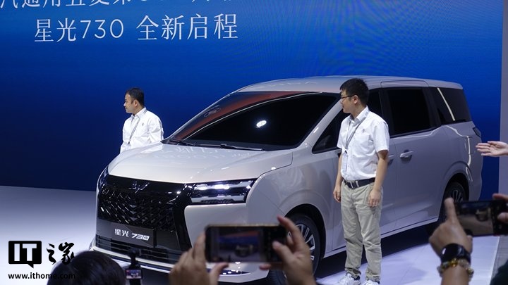 五菱星光 730 MPV 亮相成都车展：采用电动侧滑门，提供三种动力系统