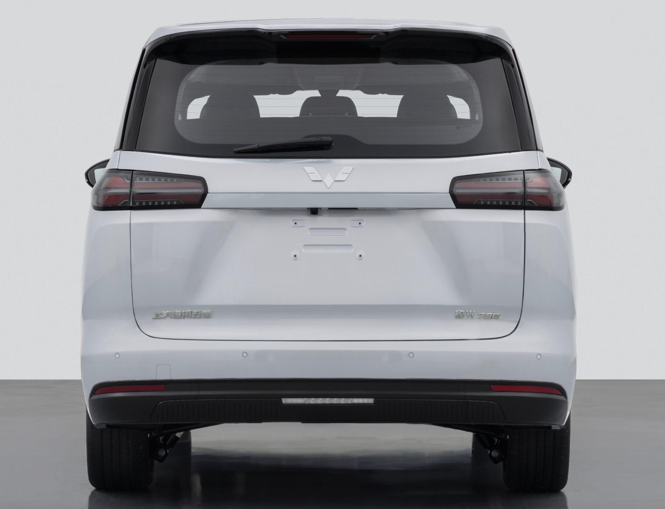 五菱星光 730 MPV 亮相成都车展：采用电动侧滑门，提供三种动力系统