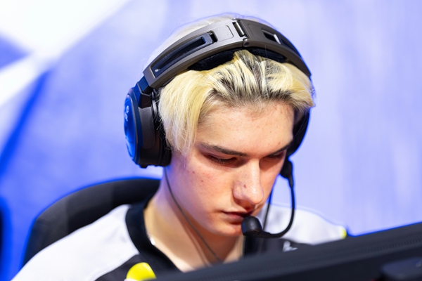 NAVI 2-0横扫fnatic,BLAST伦敦公开赛2025精彩对决回顾