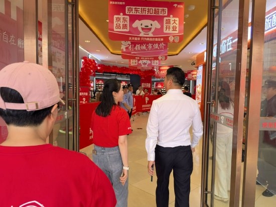 刘强东宿迁逛京东折扣超市：将四店同开