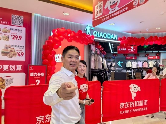 刘强东宿迁逛京东折扣超市：将四店同开