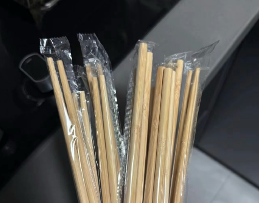 顾客起诉胖东来免费筷子无标签