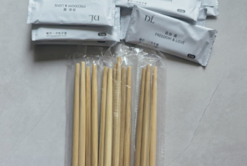 顾客起诉胖东来免费筷子无标签
