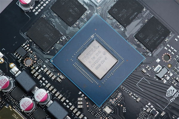 8GB显存狗都不要！RTX