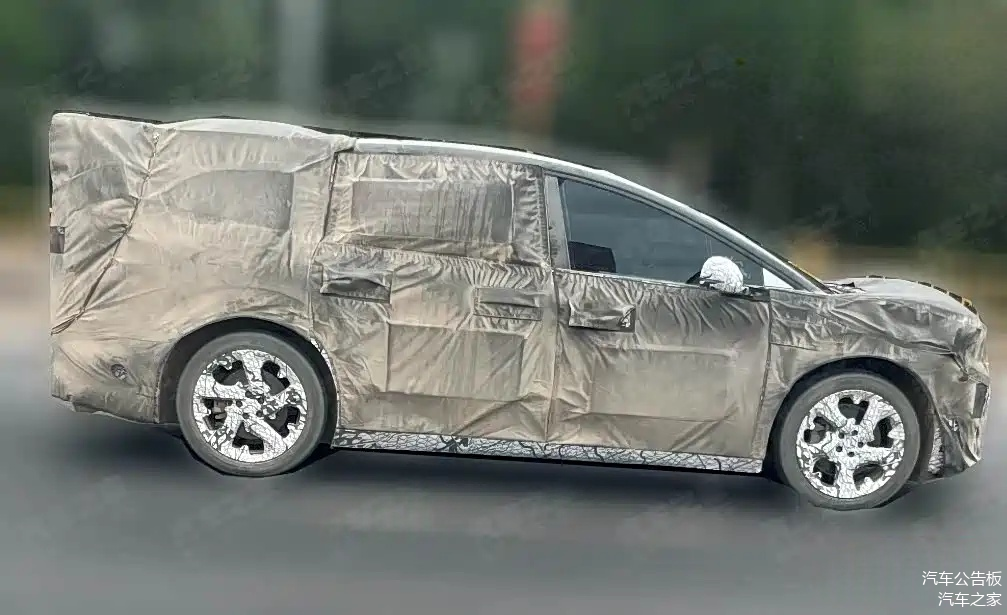 疑似理想 i9 汽车谍照曝光，定位旗舰纯电 SUV