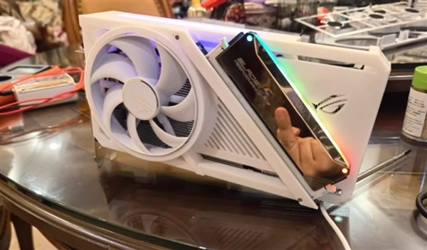 全球首个可以插DDR5内存的显卡!可惜只是个摆设