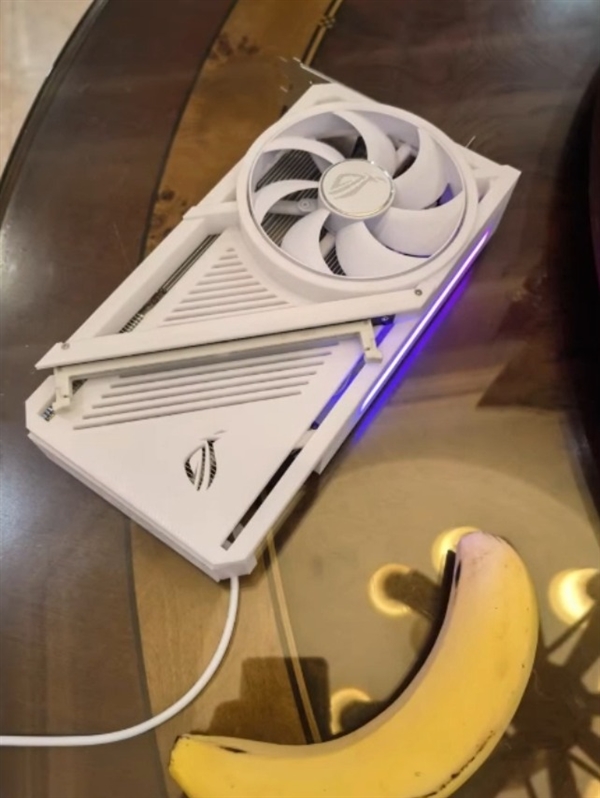 全球首个可以插DDR5内存的显卡!可惜只是个摆设