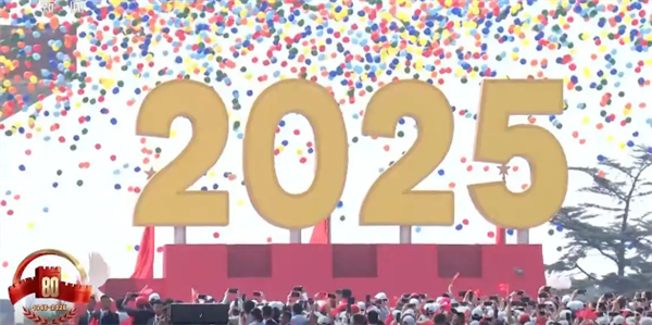 揭秘8万气球直径26厘米之谜：科学测试力证最佳升空平衡点
