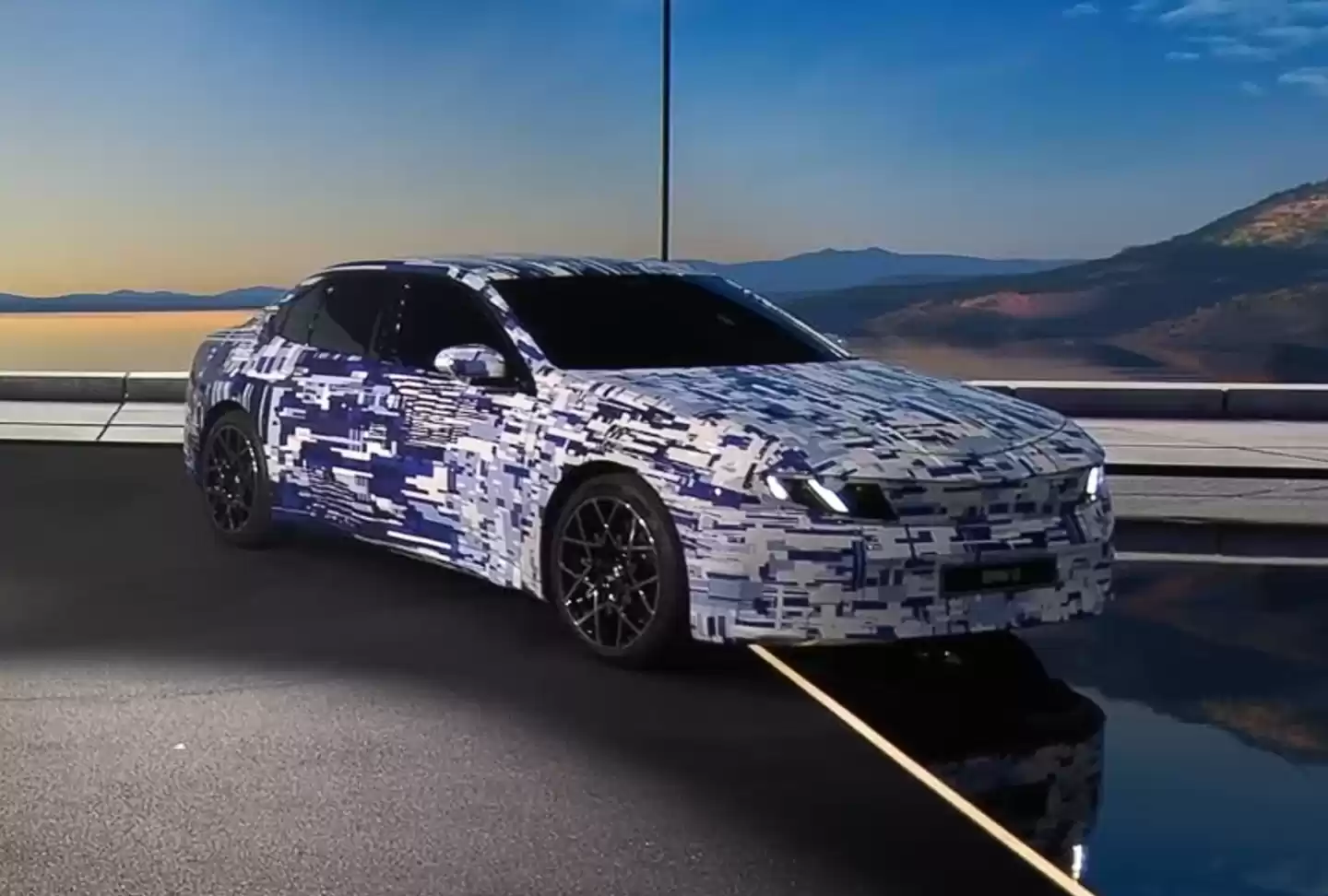 宝马新世代 i3 纯电轿车亮相：身披伪装，下月量产、明年发布