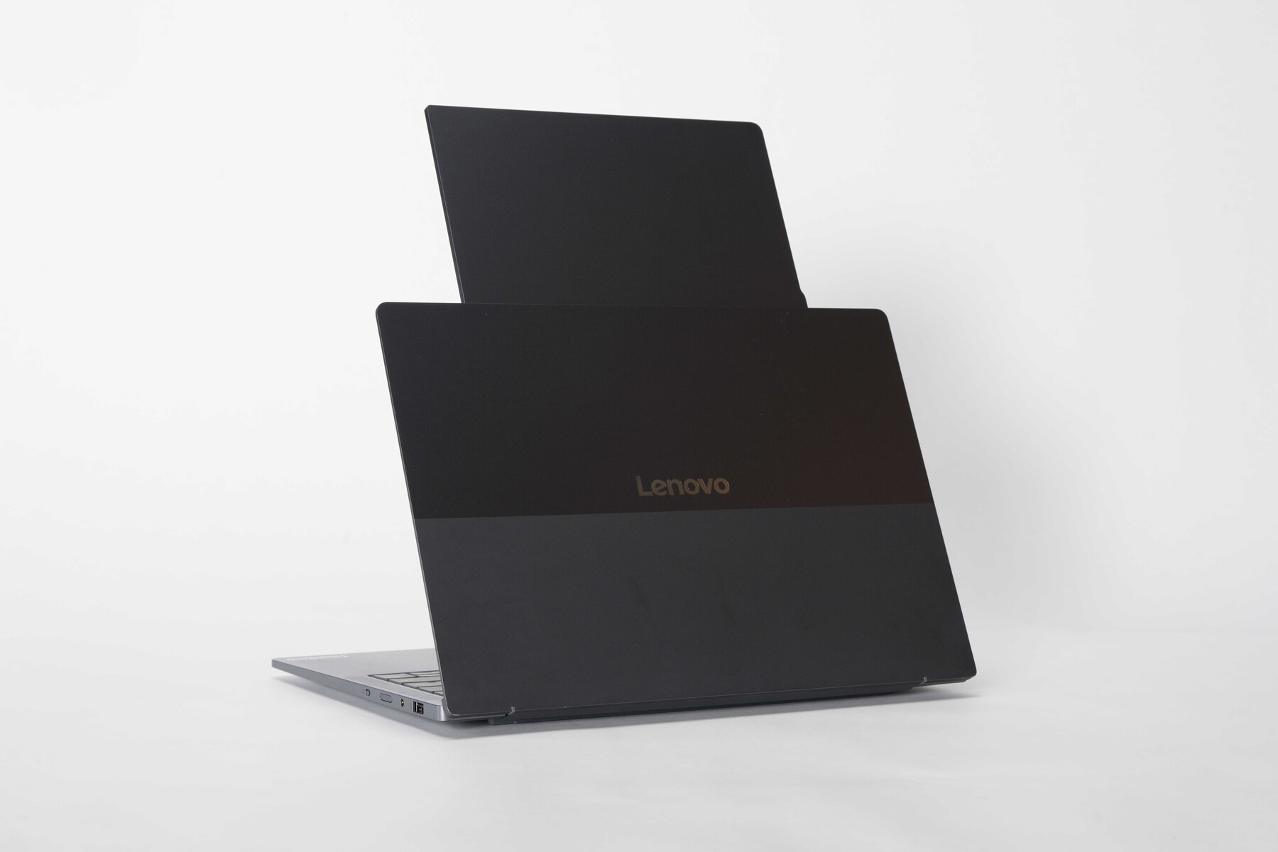 联想发布 ThinkBook VertiFlex 概念笔记本：屏幕可旋转切换横向 / 纵向