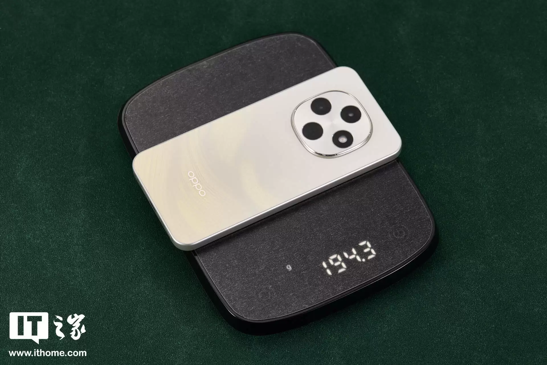 【IT之家开箱】OPPO A6 Pro 手机实拍：潮流小屏机，旗舰级窄黑边