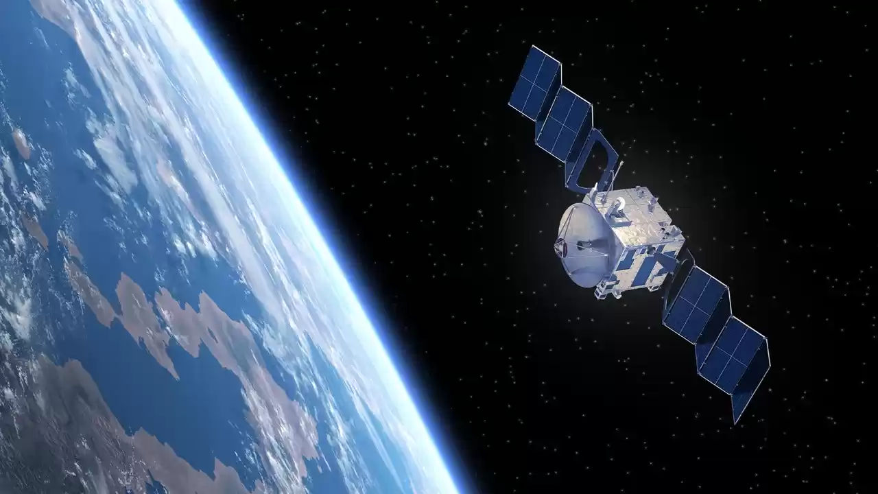 400 公里高空首秀,全球首个轨道数据中心抵达国际空间站