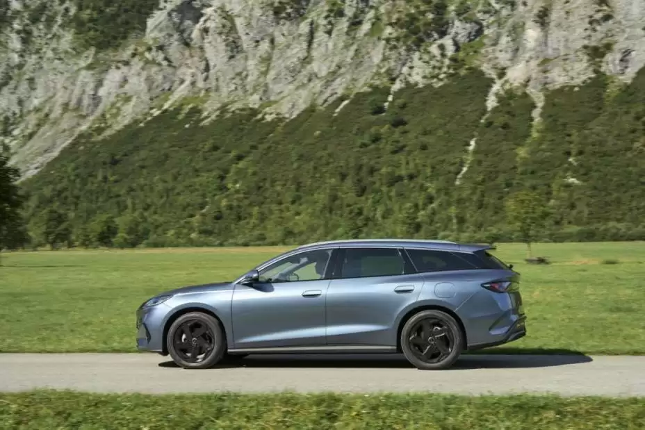 比亚迪海豹 06 DM-i 系列汽车登陆欧洲市场，首推“瓦罐”旅行车版