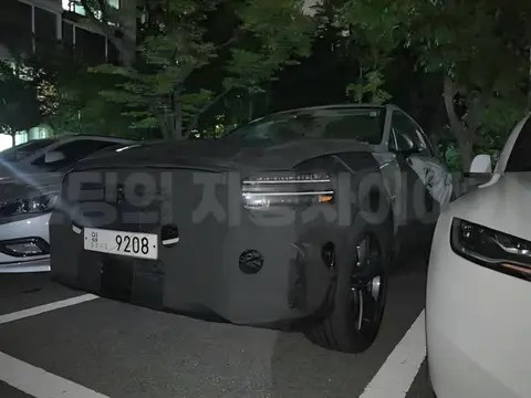 捷尼赛思GV70 EREV测试照曝光，2026年发布，续航达900公里