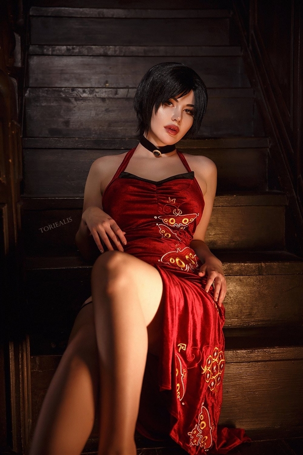国外美女Cos《巫师3》希里美图 烈焰红唇性感热辣