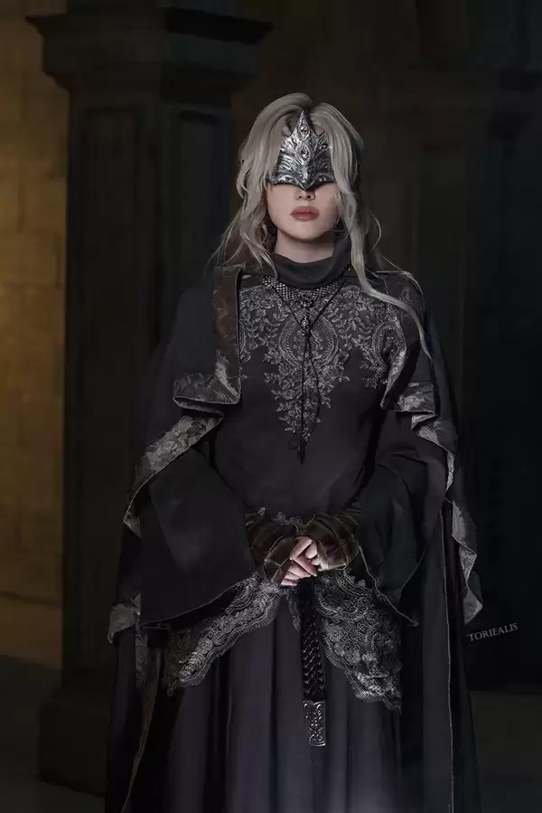 国外美女Cos《巫师3》希里美图 烈焰红唇性感热辣