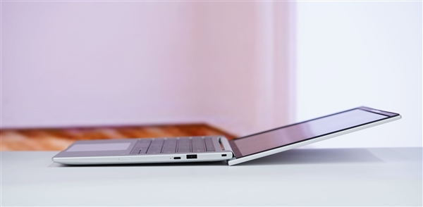 搭载AMD锐龙AI 7 350处理器！惠普EliteBook 8 G1a 14笔记本图赏