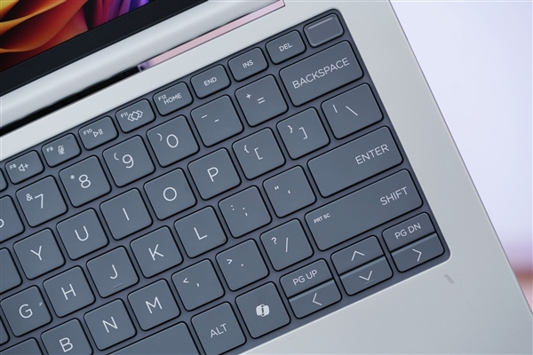 搭载AMD锐龙AI 7 350处理器！惠普EliteBook 8 G1a 14笔记本图赏