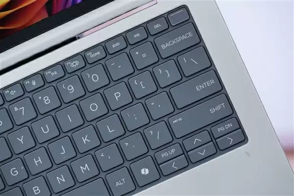 搭载AMD锐龙AI 7 350处理器!惠普EliteBook 8 G1a 14笔记本图赏