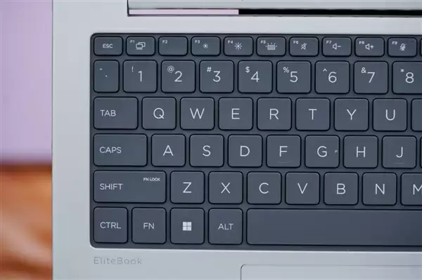 搭载AMD锐龙AI 7 350处理器!惠普EliteBook 8 G1a 14笔记本图赏