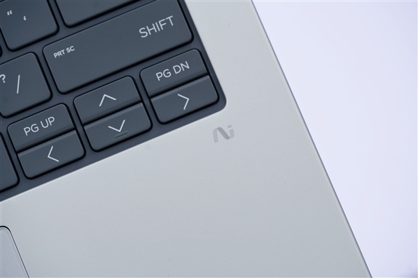 搭载AMD锐龙AI 7 350处理器！惠普EliteBook 8 G1a 14笔记本图赏
