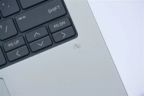 搭载AMD锐龙AI 7 350处理器!惠普EliteBook 8 G1a 14笔记本图赏