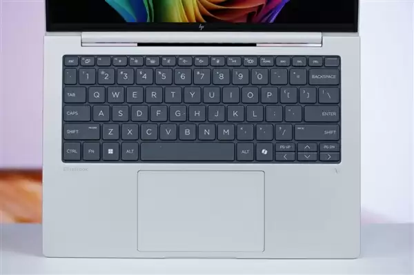 搭载AMD锐龙AI 7 350处理器!惠普EliteBook 8 G1a 14笔记本图赏