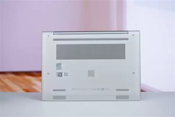 搭载AMD锐龙AI 7 350处理器!惠普EliteBook 8 G1a 14笔记本图赏