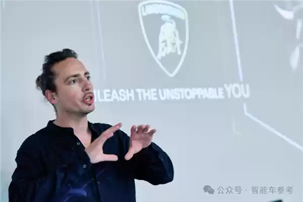 小米真把保时捷Taycan设计师挖来了
