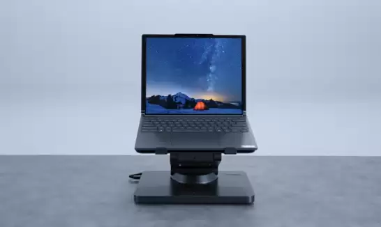 联想发布全球首款AI电脑支架：集成追踪、语音与手势控制
