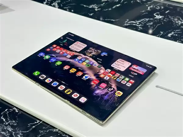 口袋里的鸿蒙PC！华为新三折叠上手