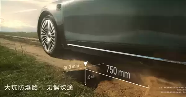 华为双绝技加持！享界S9T底盘实测首发：过750mm长大坑如履平地