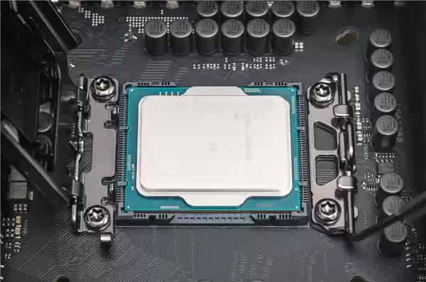 全球首个！89年博士搞光芯片 这家超级独角兽要融资15亿