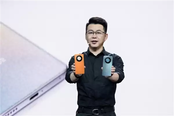 曝荣耀前中国区CMO姜海荣加入长安汽车：出任深蓝汽车CEO