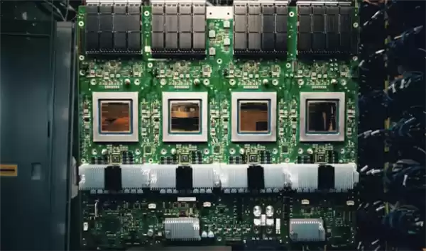 谷歌被曝加码推销自研芯片：积极接触英伟达芯片云服务供应商