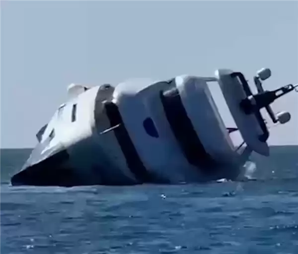 土耳其一豪华游艇交付 下水几分钟就沉没！百万美元没了