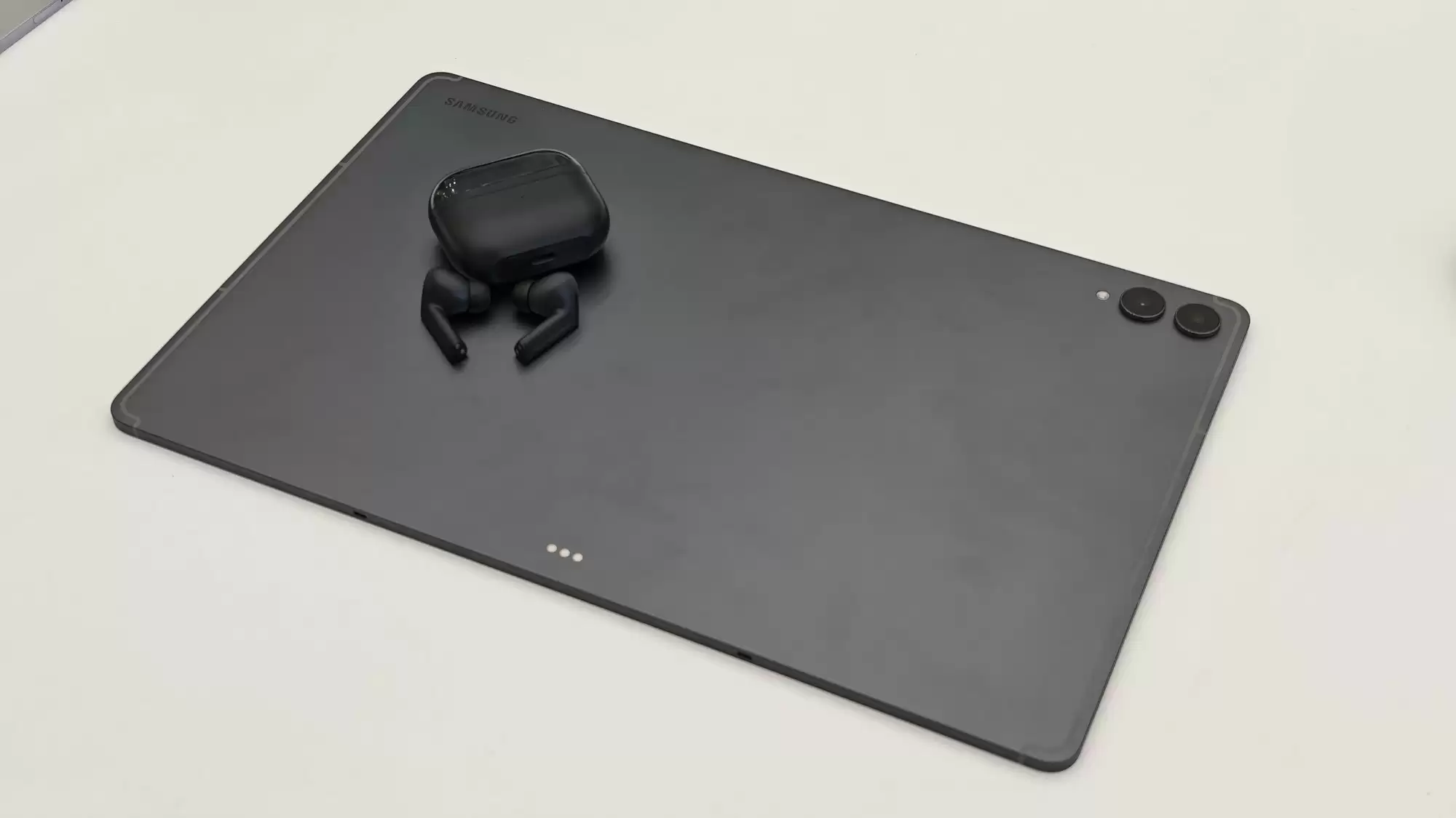 三星推出Tab S11系列 S25价比老人机星粉悲伤不已！