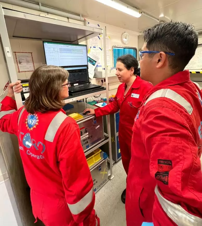 科学家在海底发现神秘淡水库，盐度接近自来水标准