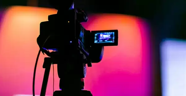 李世民扮演者景区跳科目三：我缺钱