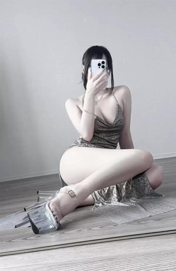 日本妹晒Cos《尼尔》2B对比照 完美还原游戏美女