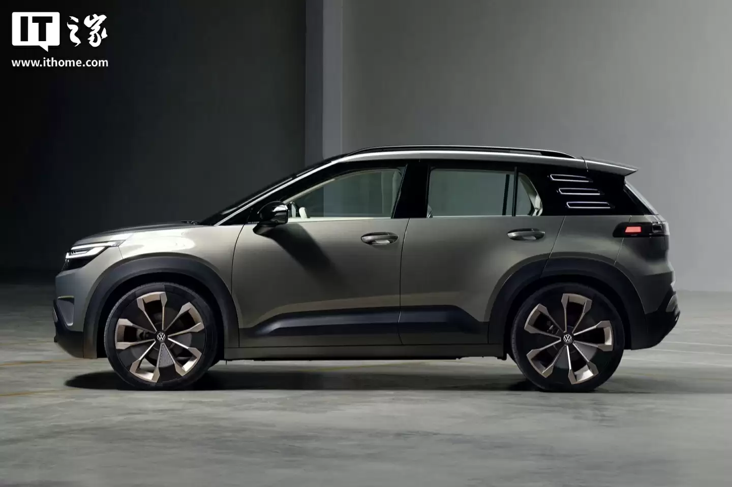 大众 ID. Cross 概念车亮相：定位入门电动 SUV，明年量产