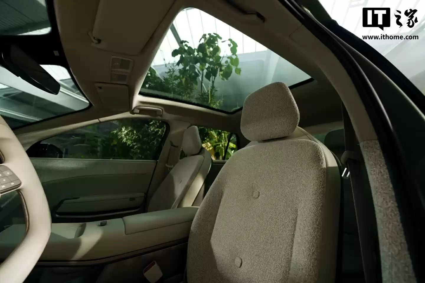 大众 ID. Cross 概念车亮相：定位入门电动 SUV，明年量产