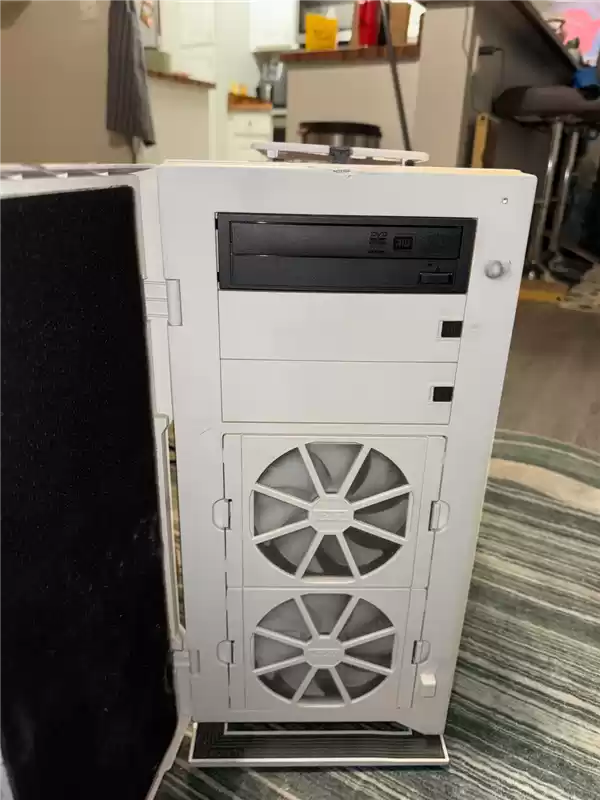 花9美元淘到二手主机：居然真能用！网友在线求升级建议