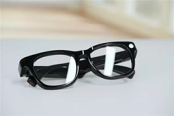 小米首款AI眼镜发布1.2.31.0正式版固件更新：支付宝看一下支付来了