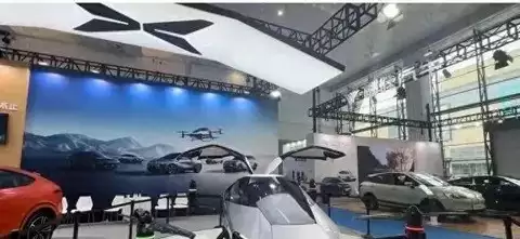 飞行汽车亮相成都车展,空中通勤仍面临续航与法规重重挑战