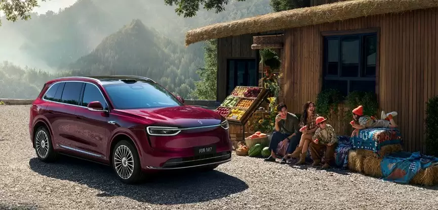 余承东解锁全新问界M7丝滑体验,华为乾崑智驾ADS 4征服8D重庆