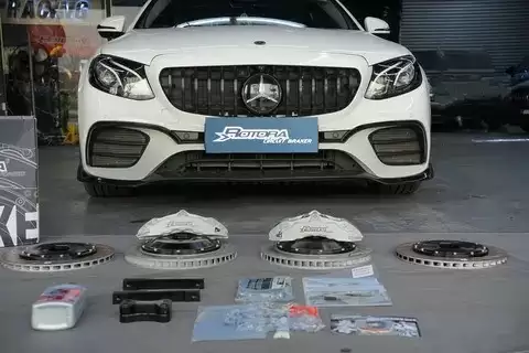 奔驰E200/W213改装升级刹车系统