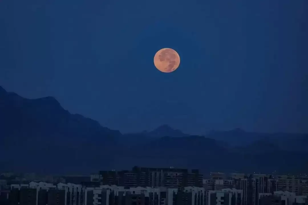 月全食奇观再现，红月亮惊艳夜空