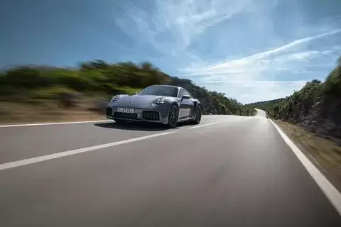 新款911 Turbo S亮相:711马力赛道新王者,预售开启