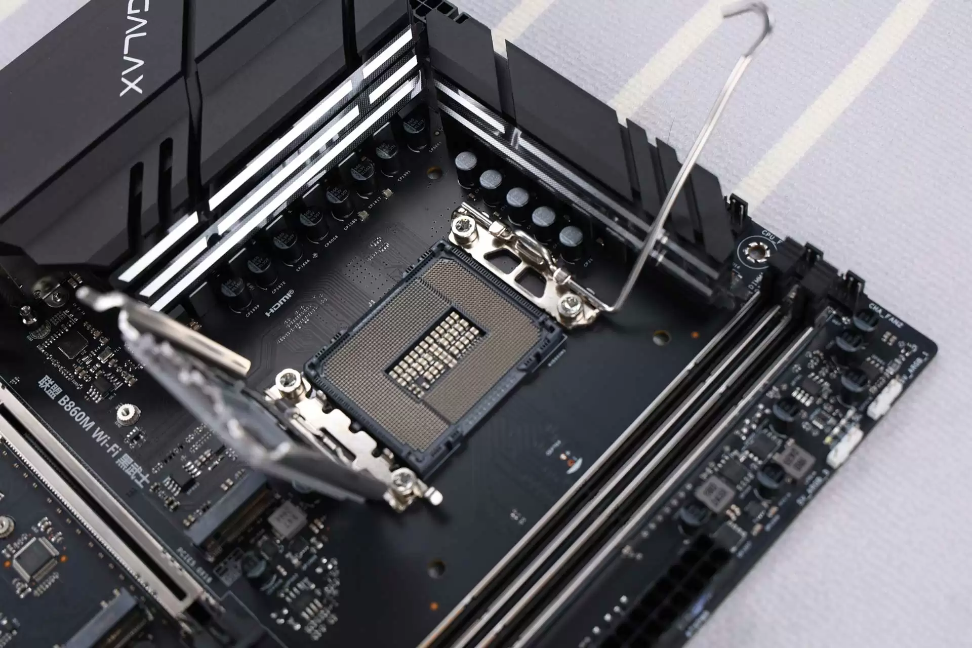 影驰联盟B860M WiFi黑武士主板开箱